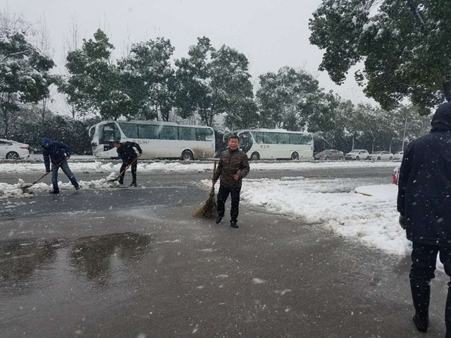 大雪中的南环人2.jpg