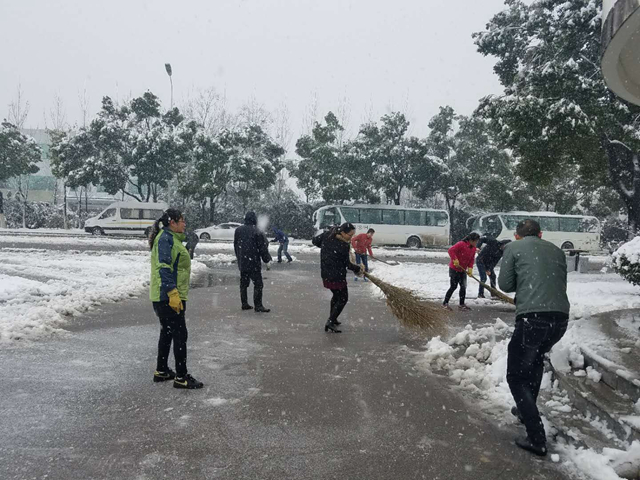 大雪中的南环人1.jpg